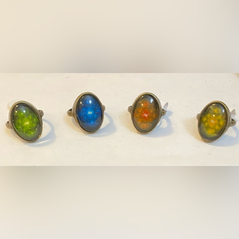 NEW ELEMENTS' Cabochon brass rings (4)